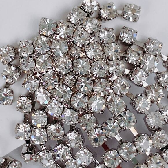 Signed KJL Kenneth Jay Lane Rhinestone Waterfall Silver Tone Clip On Earrings - Picture 5 of 10